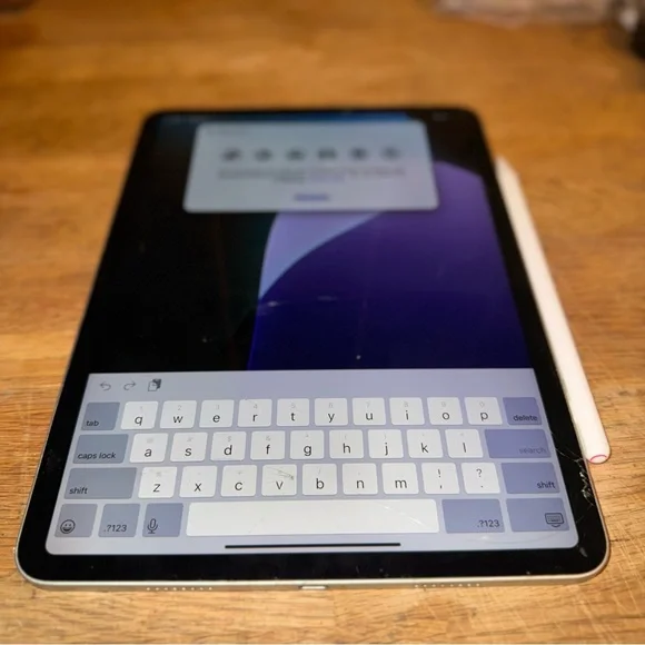 Apple iPad Pro 11” 3rd Gen + Apple Pencil + Case128GBCracked Screen